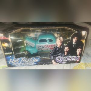 Vintage cast metal classic car "qeen" special edition